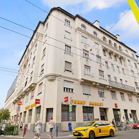 Dream In Budapest-2br Retreat On Kiraly St Budapest
