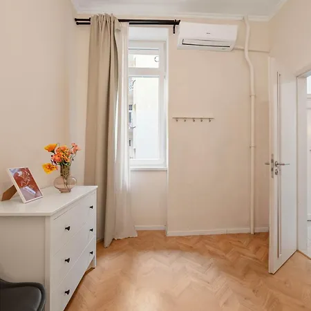 Dream In Budapest-2br Retreat On Kiraly St Daire