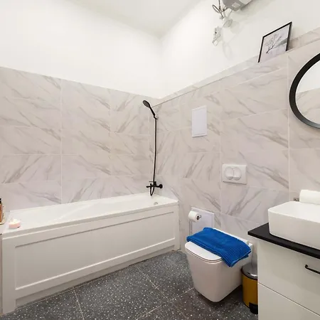 Apartment Dream In Budapest-2br Retreat On Kiraly St Budapest