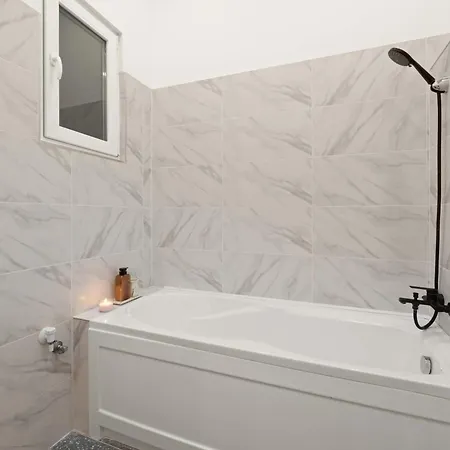 Dream In Budapest-2br Retreat On Kiraly St Budapest