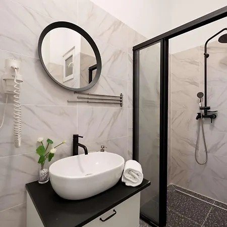 Apartment Dream In Budapest-2br Retreat On Kiraly St Budapest